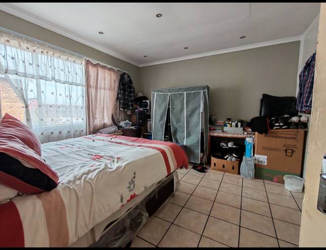 2 BEDROOM FLAT FOR SALE IN KEMPTON PARK CENTRAL
